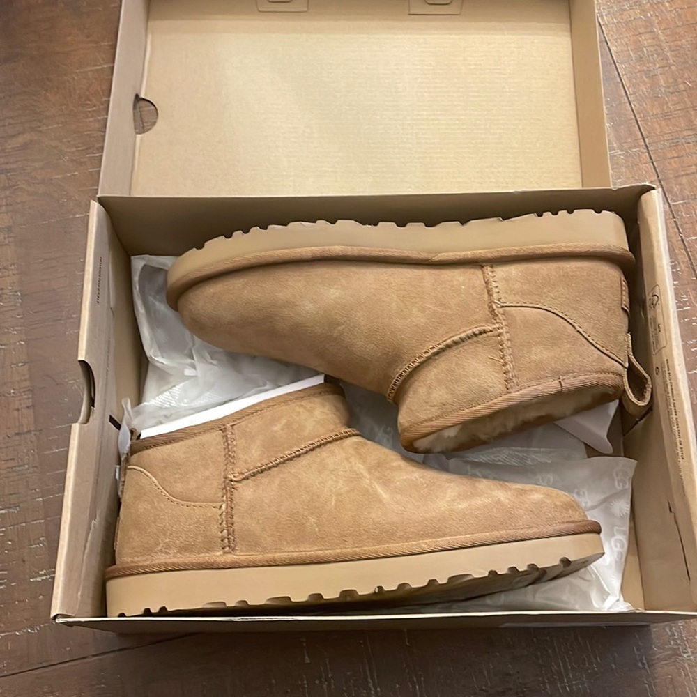 Ugg Ultra Minis size 8